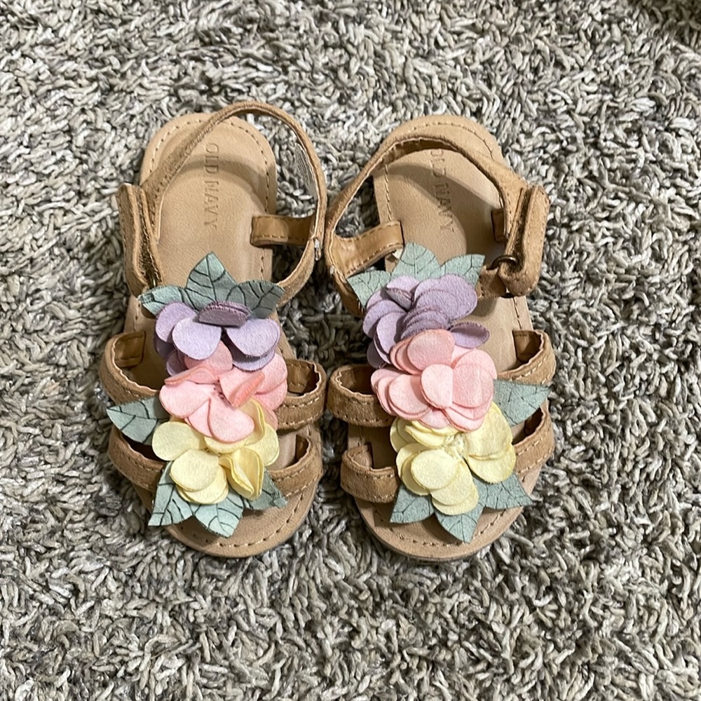 Little girl Old Navy floral sandals size 7
